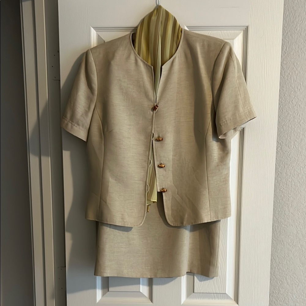 Kasper Cream Sport Coat with Notched Lapels